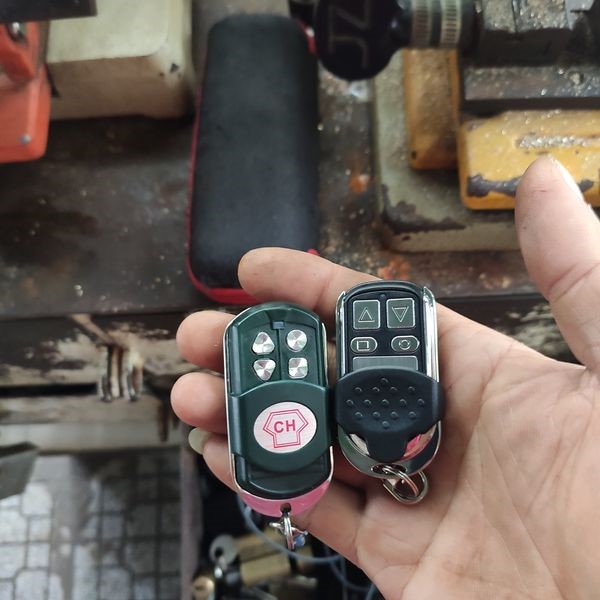 Điều khiển cửa cuốn mã gạt
