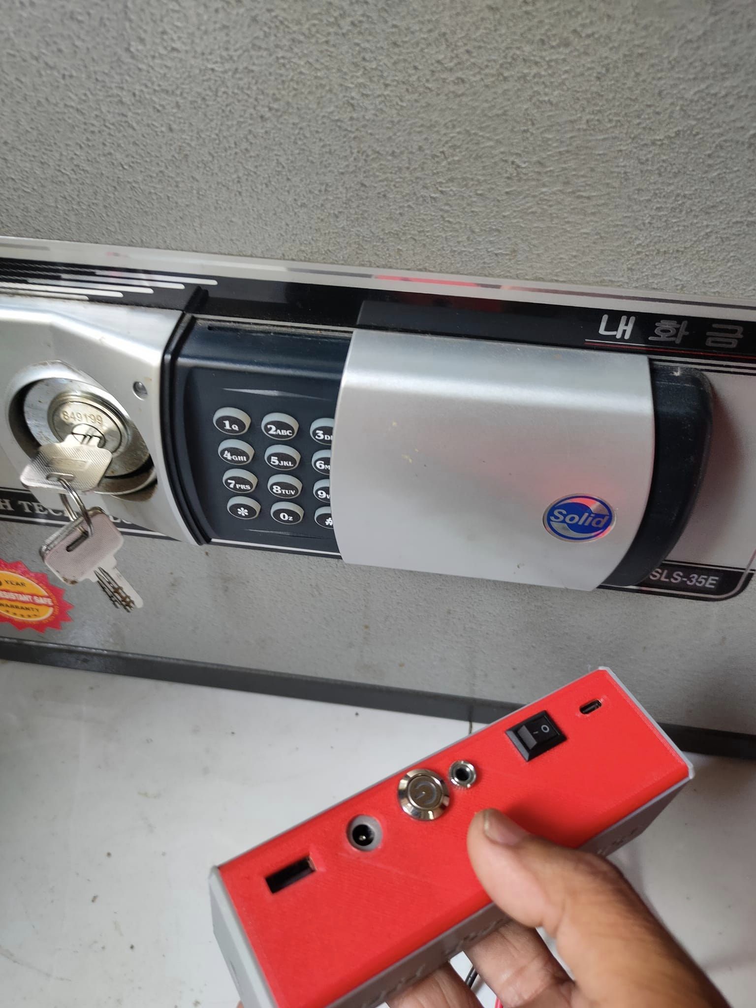 Hết pin đối với két sắt điện tử